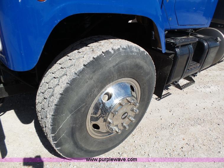 image for item K1362 2001 International F2554 vacuum truck