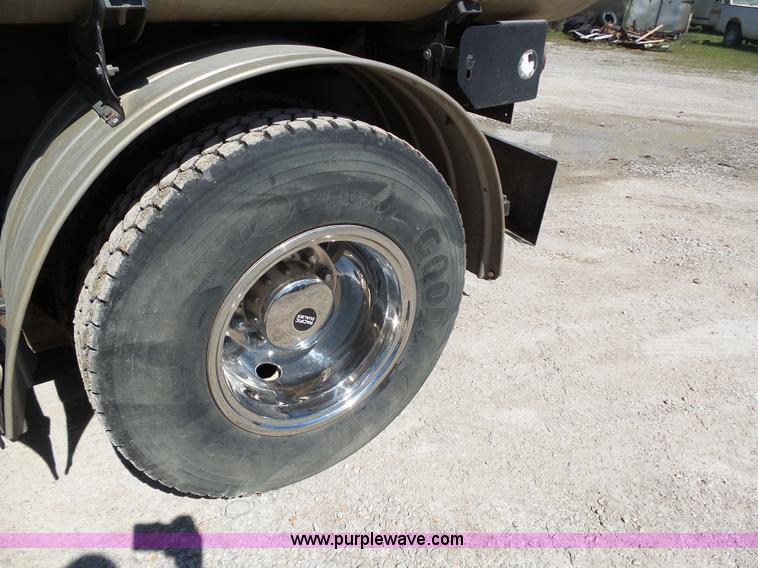 image for item K1362 2001 International F2554 vacuum truck