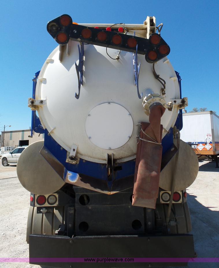 image for item K1362 2001 International F2554 vacuum truck