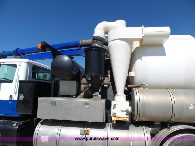 image for item K1362 2001 International F2554 vacuum truck