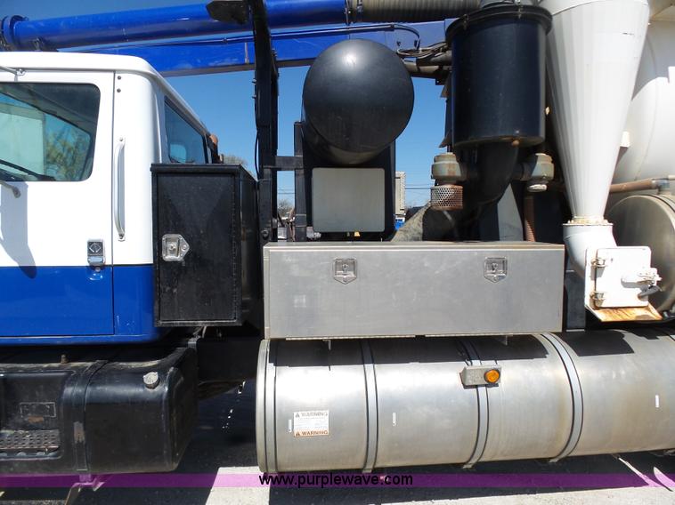 image for item K1362 2001 International F2554 vacuum truck