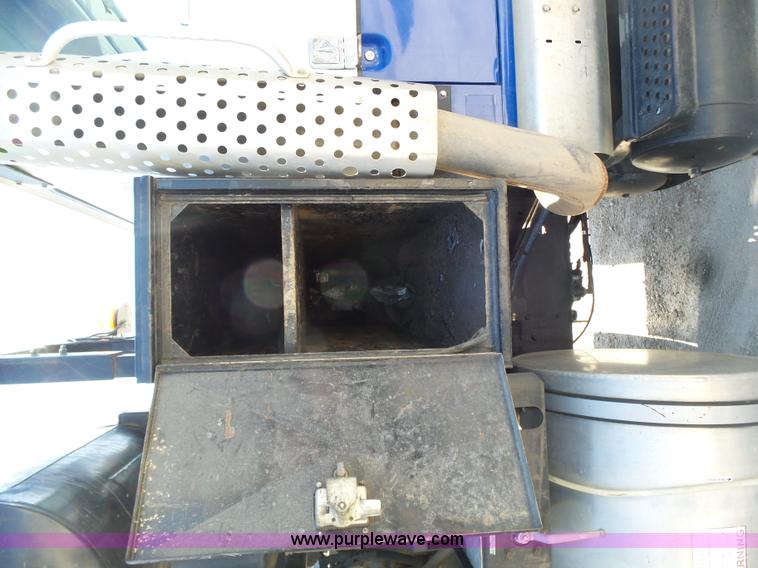 image for item K1362 2001 International F2554 vacuum truck