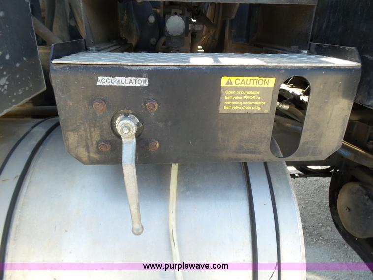 image for item K1362 2001 International F2554 vacuum truck
