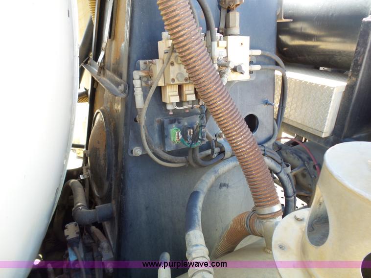 image for item K1362 2001 International F2554 vacuum truck