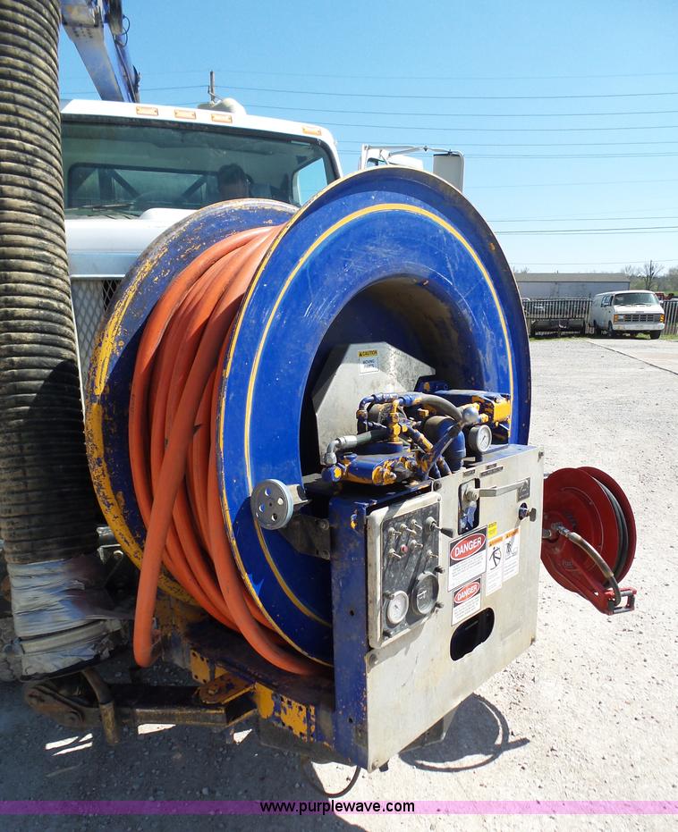 image for item K1362 2001 International F2554 vacuum truck