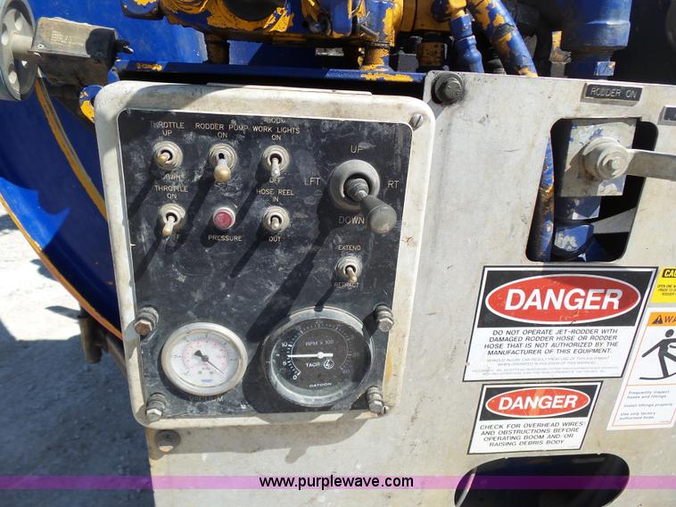 image for item K1362 2001 International F2554 vacuum truck