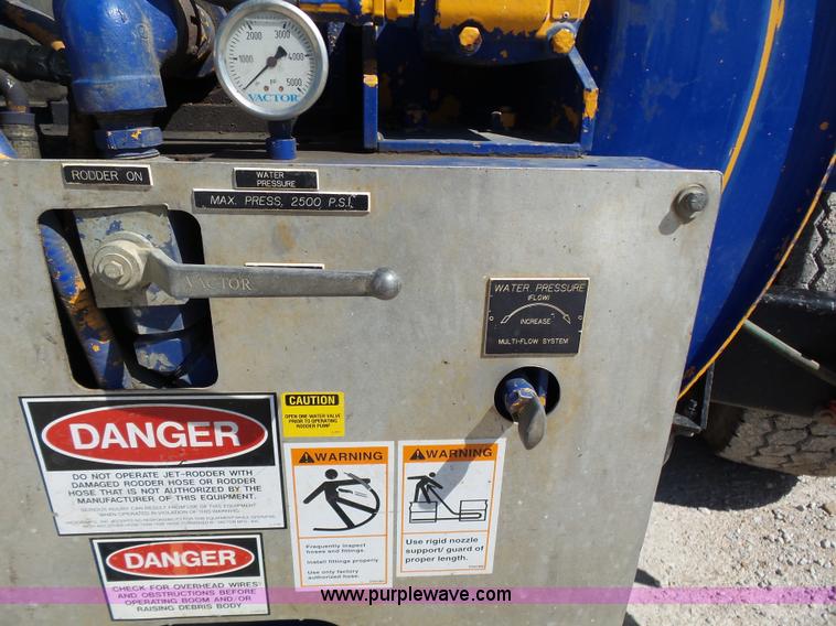 image for item K1362 2001 International F2554 vacuum truck