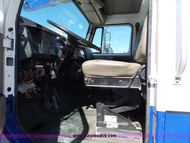 image for item K1362 2001 International F2554 vacuum truck