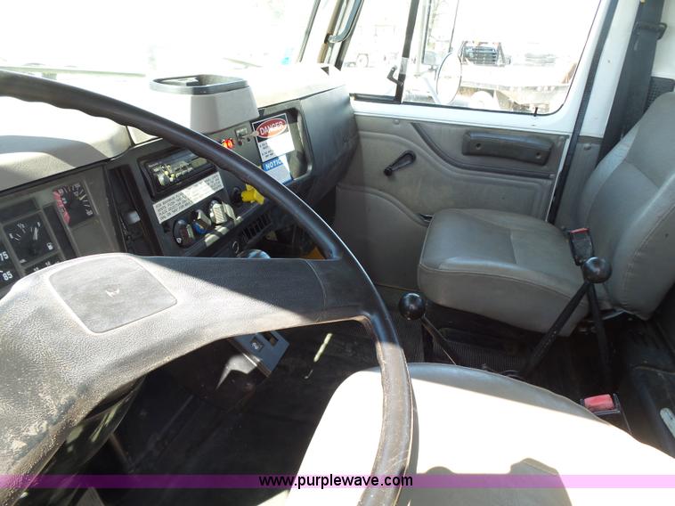 image for item K1362 2001 International F2554 vacuum truck