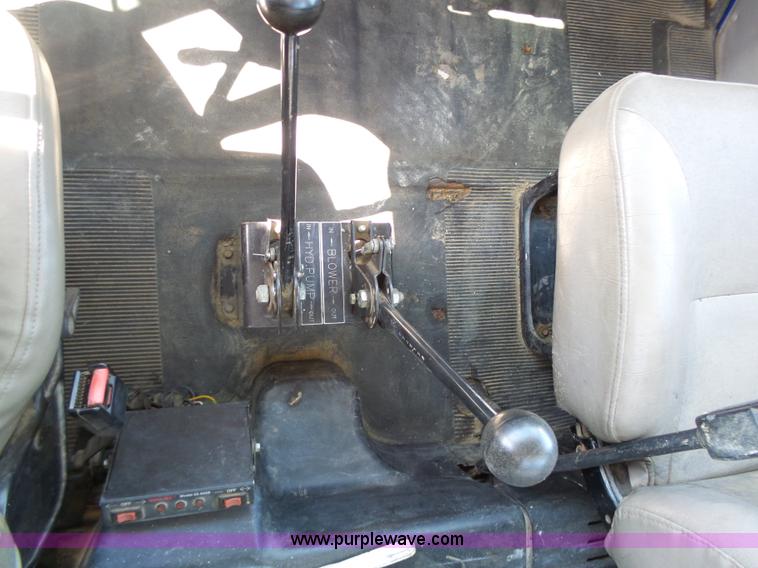 image for item K1362 2001 International F2554 vacuum truck