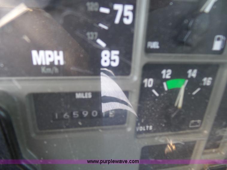 image for item K1362 2001 International F2554 vacuum truck