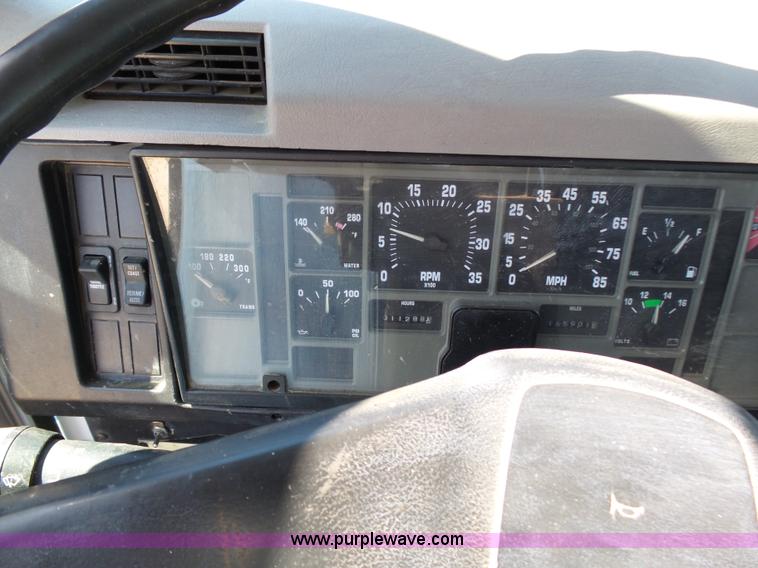 image for item K1362 2001 International F2554 vacuum truck