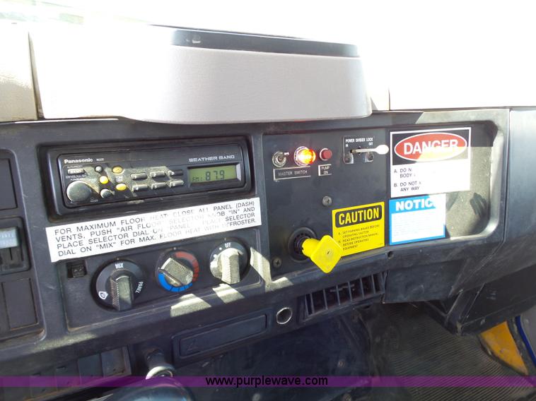 image for item K1362 2001 International F2554 vacuum truck