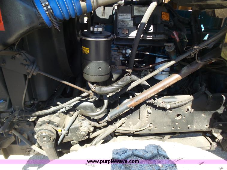 image for item K1362 2001 International F2554 vacuum truck