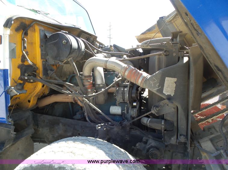 image for item K1362 2001 International F2554 vacuum truck