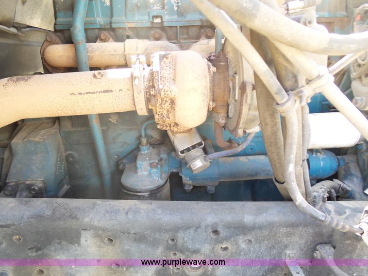 image for item K1362 2001 International F2554 vacuum truck