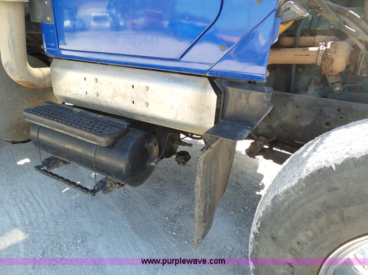 image for item K1362 2001 International F2554 vacuum truck