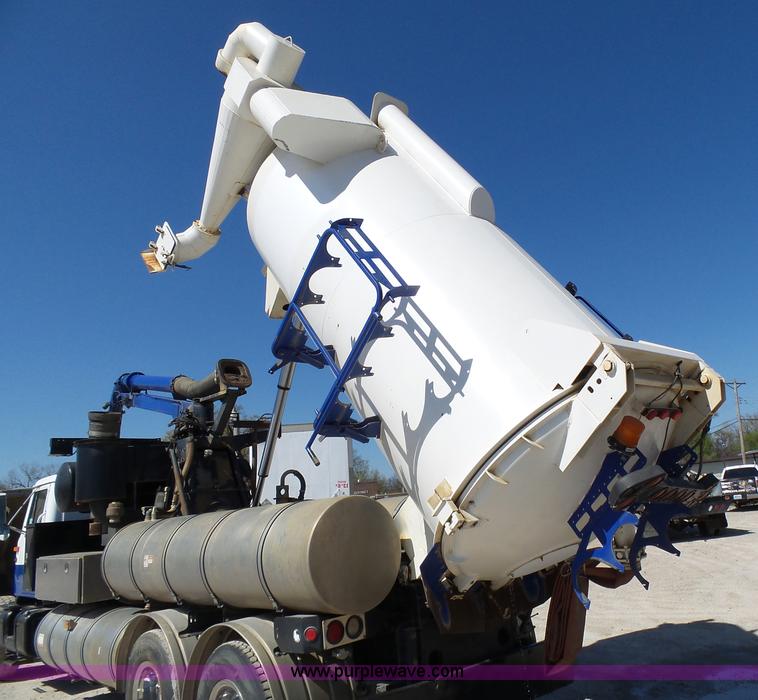 image for item K1362 2001 International F2554 vacuum truck