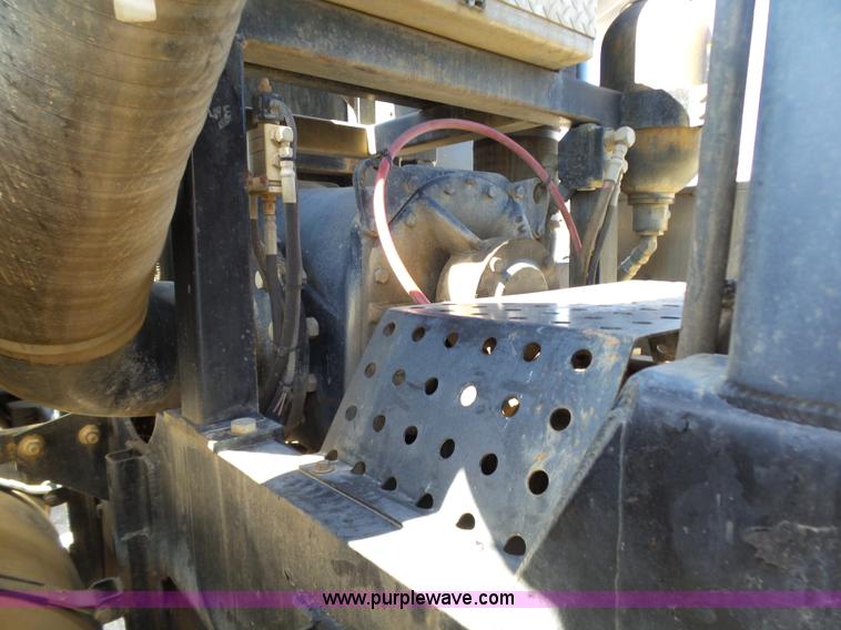 image for item K1362 2001 International F2554 vacuum truck