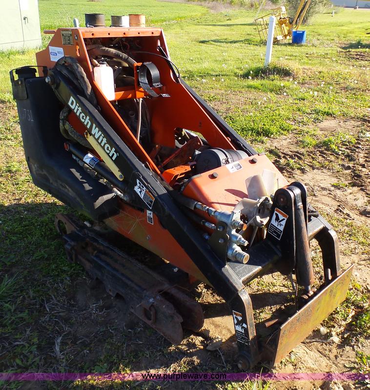 image for item K1364 2006 Ditch Witch SK650 compact utility loader