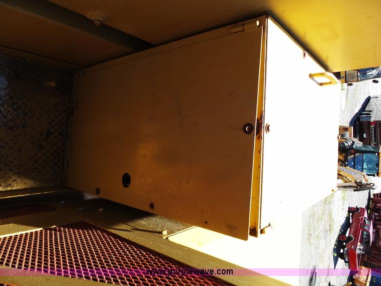 image for item K1373 2006 CEC GII jaw crusher