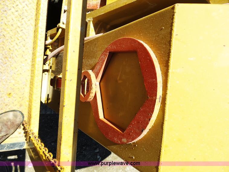 image for item K1373 2006 CEC GII jaw crusher