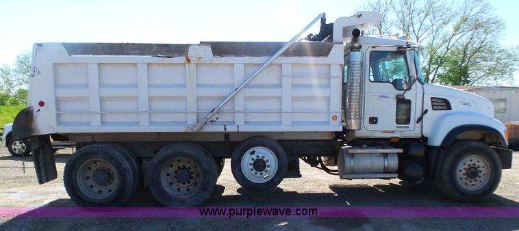 image for item K1388 2003 Mack CV713 Granite dump truck