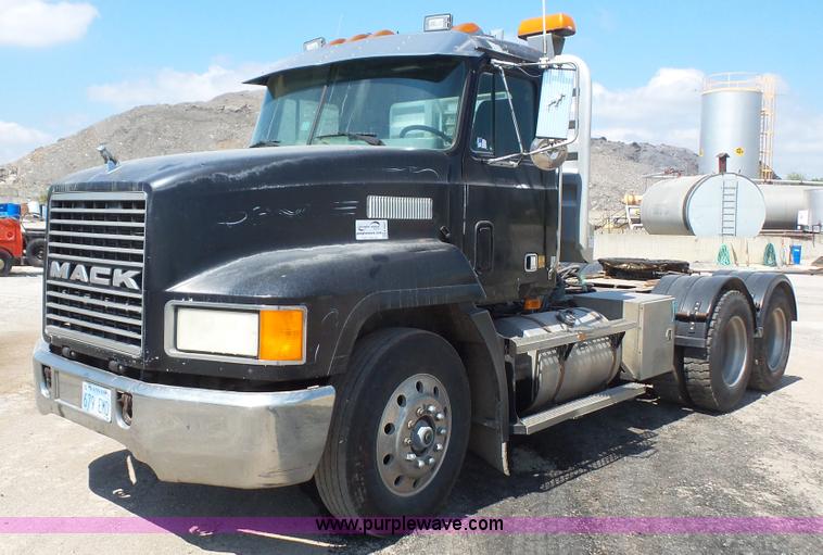 image for item K4507 1993 Mack CH613 semi truck