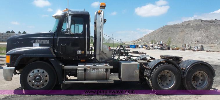 image for item K4507 1993 Mack CH613 semi truck