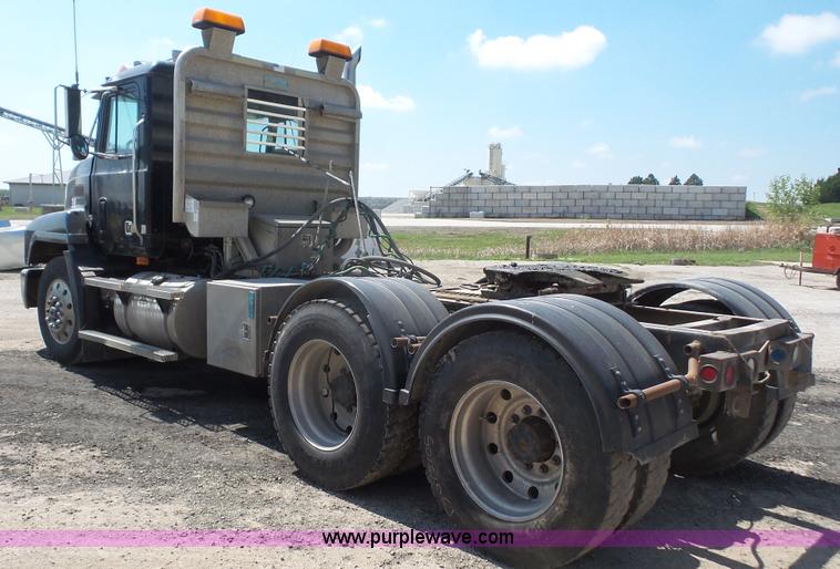 image for item K4507 1993 Mack CH613 semi truck