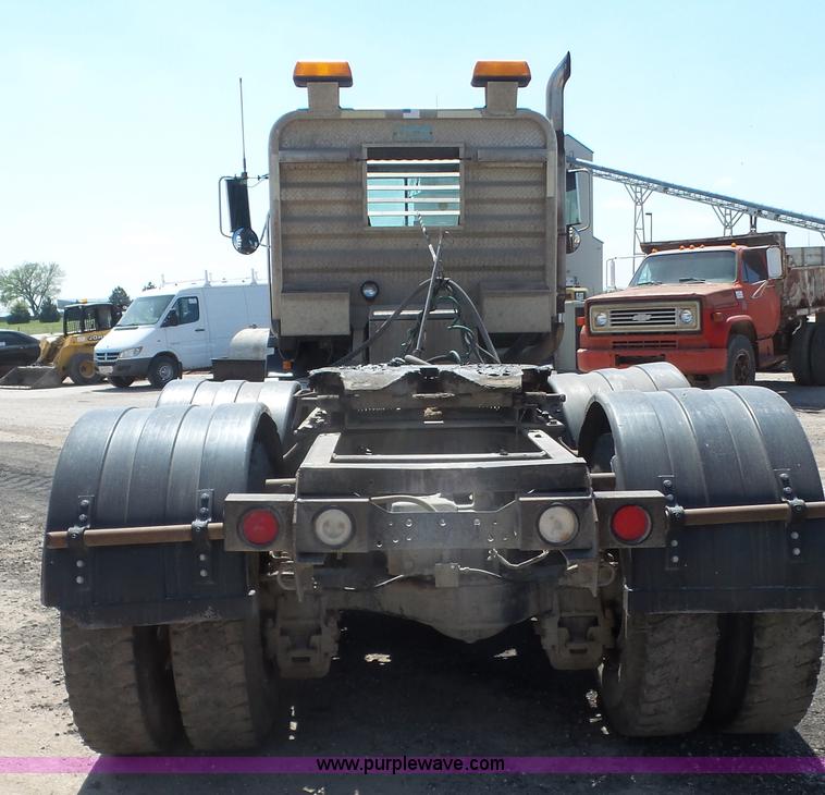 image for item K4507 1993 Mack CH613 semi truck