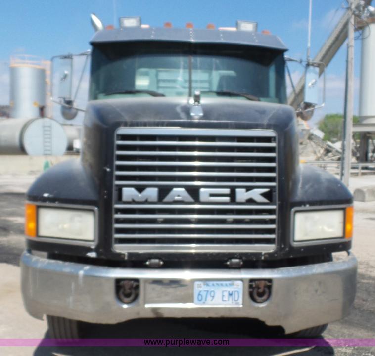image for item K4507 1993 Mack CH613 semi truck