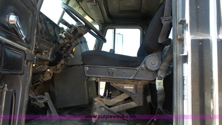 image for item K4507 1993 Mack CH613 semi truck