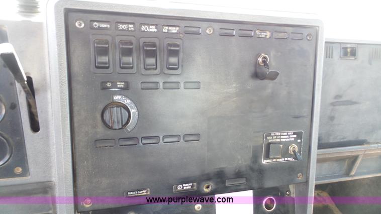 image for item K4507 1993 Mack CH613 semi truck