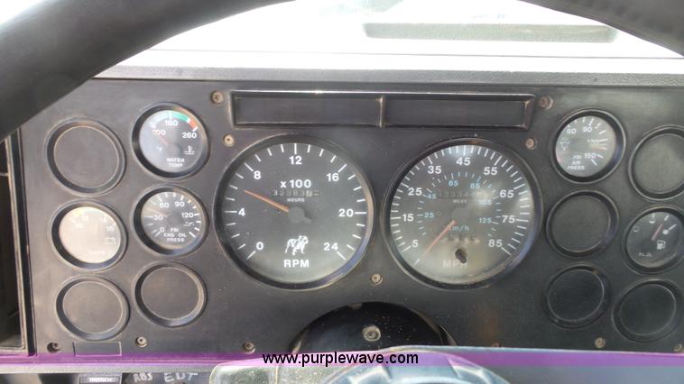 image for item K4507 1993 Mack CH613 semi truck