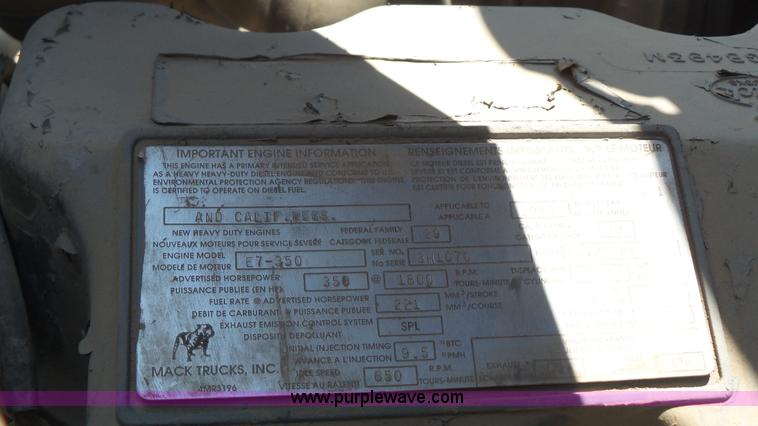 image for item K4507 1993 Mack CH613 semi truck