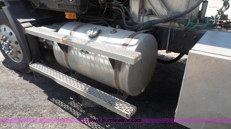 image for item K4507 1993 Mack CH613 semi truck