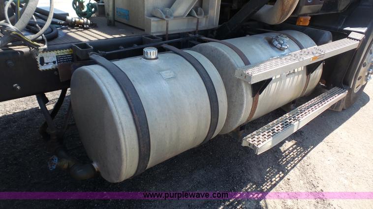 image for item K4507 1993 Mack CH613 semi truck