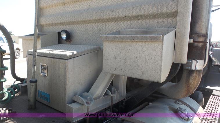 image for item K4507 1993 Mack CH613 semi truck