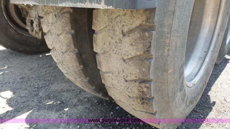 image for item K4507 1993 Mack CH613 semi truck