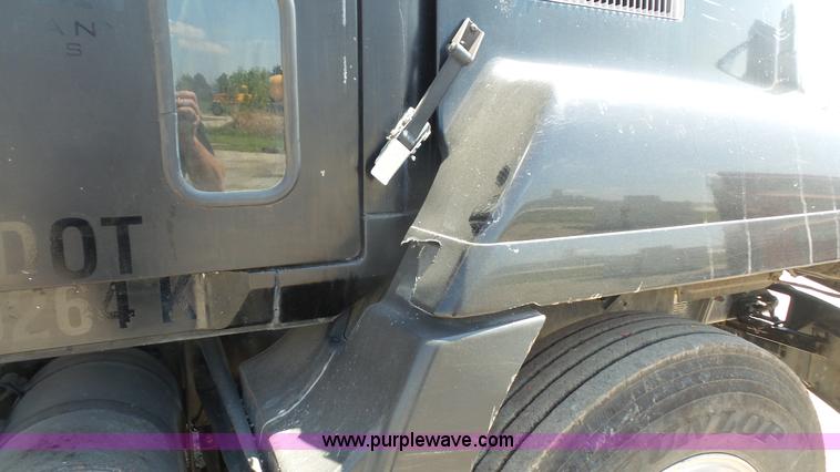 image for item K4507 1993 Mack CH613 semi truck