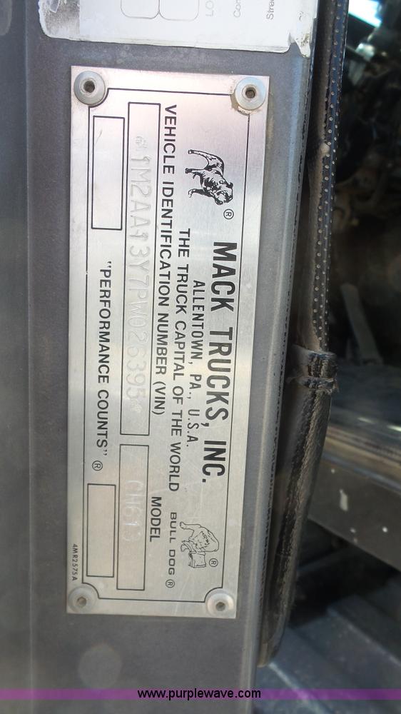 image for item K4507 1993 Mack CH613 semi truck