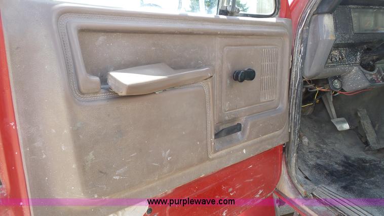 image for item K4522 1995 Ford F800 tank truck