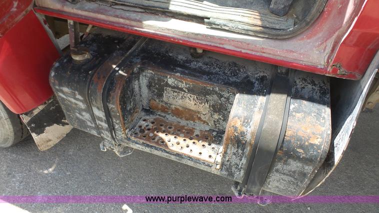 image for item K4522 1995 Ford F800 tank truck