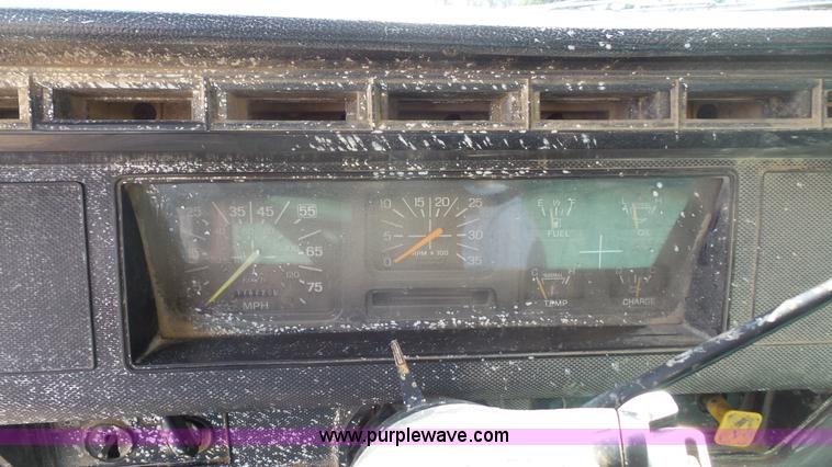 image for item K4522 1995 Ford F800 tank truck