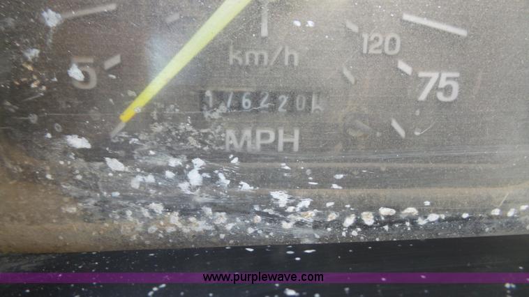 image for item K4522 1995 Ford F800 tank truck