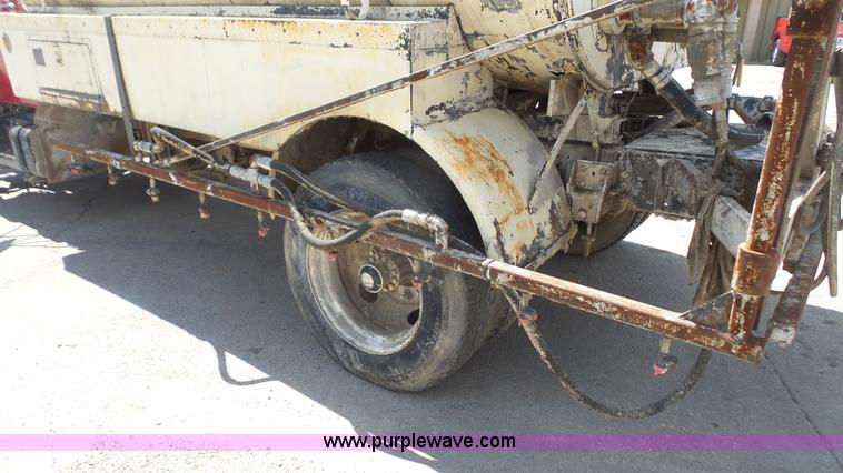 image for item K4522 1995 Ford F800 tank truck