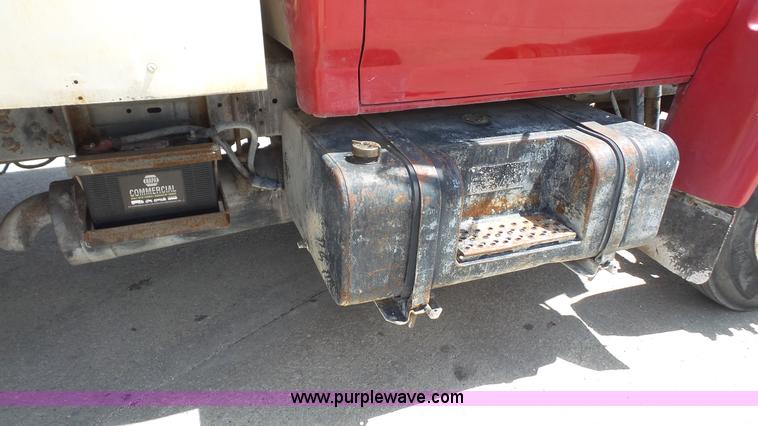 image for item K4522 1995 Ford F800 tank truck