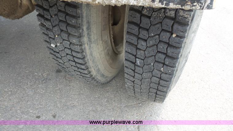 image for item K4522 1995 Ford F800 tank truck