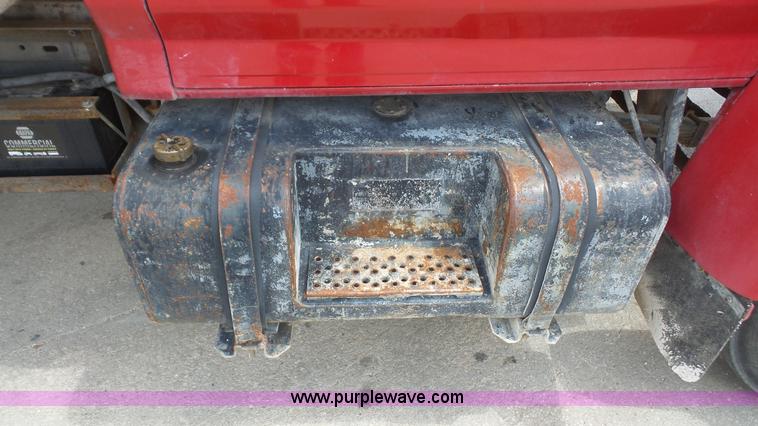 image for item K4522 1995 Ford F800 tank truck